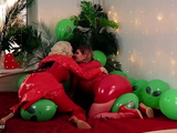 Sexy big ass lady MILF in fetiche clothing slowly have fun and pleasure with air balloon fetisch